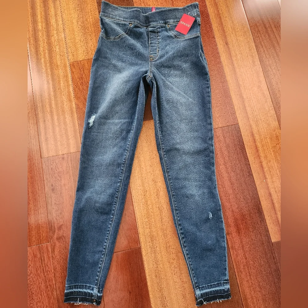 Spanx Women's Distressed Denim Legging ~Medium Wash ~SMALL **NEW - Picture 4 of 13